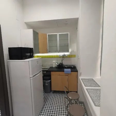 Mickey's Chain Bridge Boedapest